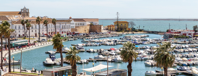 LISA-Sprachreisen-Erwachsene-Portugiesisch-Portugal-Faro-Hafen-Boote-Meer-Sommer